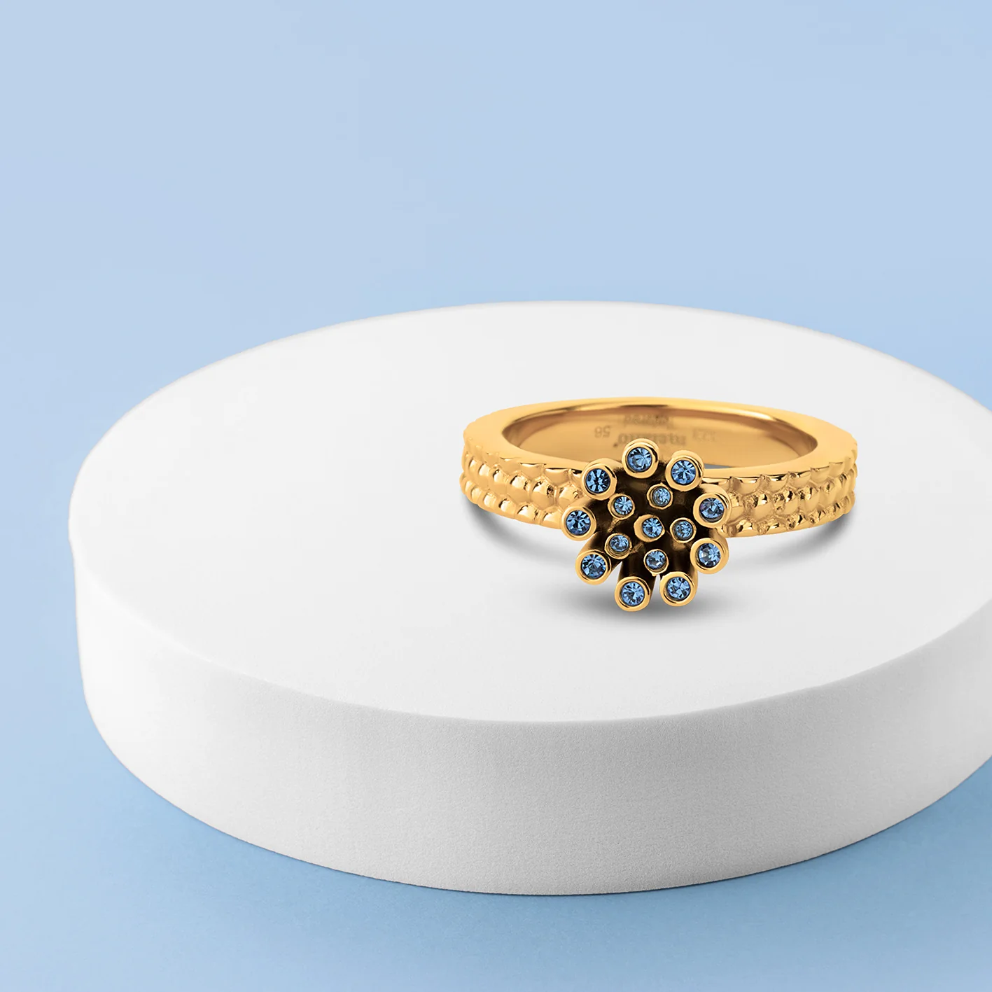 Melano Twisted Park Day Ring Set
